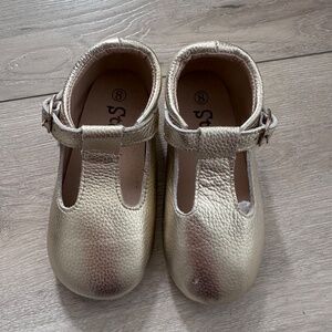 Gold Size 8 fit like size 7 preschoolers toddler shoes girl shoes dress shoes